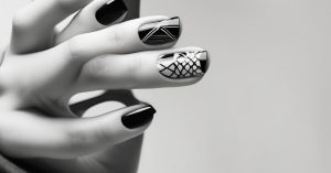 Paznokcie czarno białe: 5 pomysłów na stylowe manicure